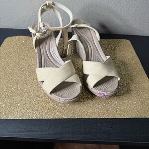 CROCS Cream Women's Sandals